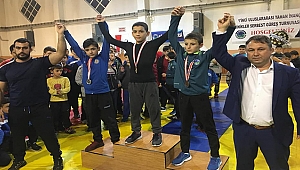 13 Yaşındaki Sporcu Madalyaya Doymuyor