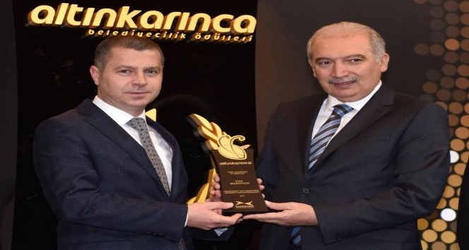 Başkan Kuzu Çan'a 3'üncü kez 'Altın Karınca' kazandırdı