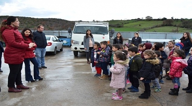 Biga'da minik öğrenciler geri dönüşüm tesisini gezdi