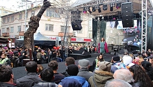 Biga'da sokak defilesine yoğun ilgi