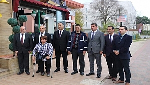 Biga Kaymakamı Can engelli öğrencilerle kahvaltıda buluştu