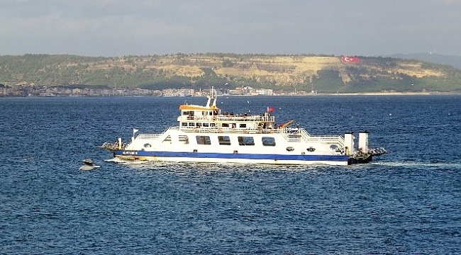 Bozcaada'da feribot seferlerine fırtına engeli