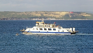 Bozcaada'da feribot seferlerine fırtına engeli