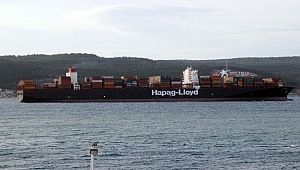 Dev gemi Çanakkale Boğazı'ndan geçti