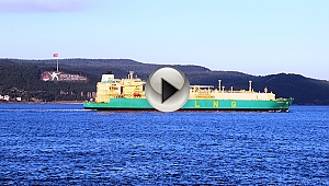 Doğalgaz tankeri Çanakkale Boğazı'ndan geçti