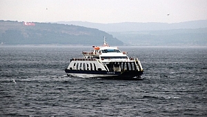Gökçeada'da feribot seferlerine fırtına engeli