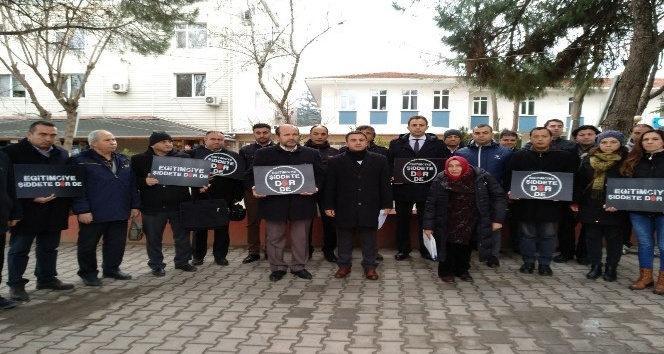 Lapseki'de Okul Müdürü Ayhan Kökmen'in öldürülmesi tepki gösterildi