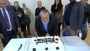 Mutan, Pastayı Üfledi Dileğini Söyledi "Kepez İlçe Olsun"