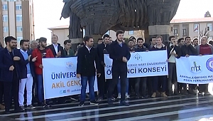 Öğrenciler şehir içi otobüs zammına tepki gösterdi.