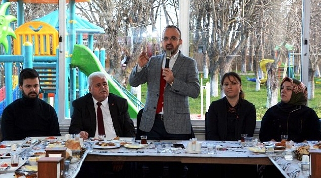 AK Parti Çanakkale Milletvekili Bülent Turan'dan bildiri dağıtan sanatçılara sert tepki