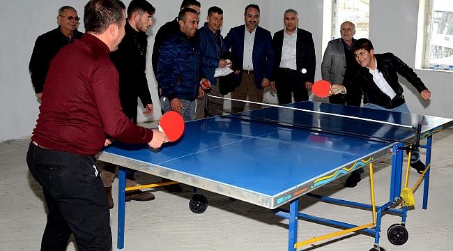  Mesaj atarak masa tenisi istedi