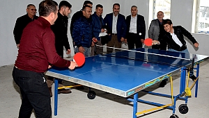  Mesaj atarak masa tenisi istedi