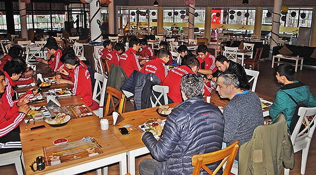 OKAY TOY'DAN GÜREŞÇİLERE KAHVALTI JESTİ