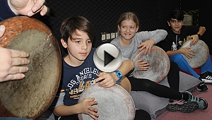 Ritim tutarak terapi oluyorlar