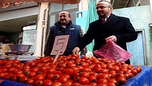 Turan, pazarda vatandaşlarla biraraya geldi