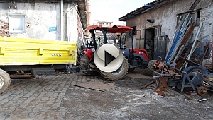 Üzerine çıkmadan çalıştırdığı traktörün altında kaldı