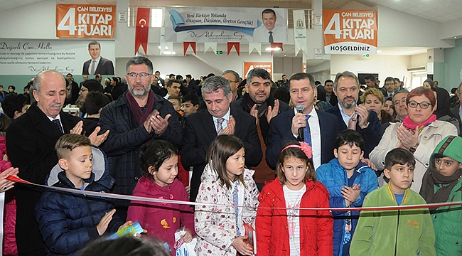 ÇAN BELEDİYESİ 4. KİTAP FUARI'NDA YÜZLERCE KİTAPSEVER BULUŞTU