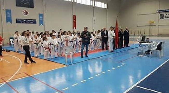  Çanakkale'de okullar arası Karate İl Şampiyonası ve Anadolu Yıldızları Ligi seçmeleri