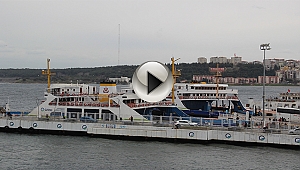 Gökçeada'da feribot seferlerine fırtına engeli