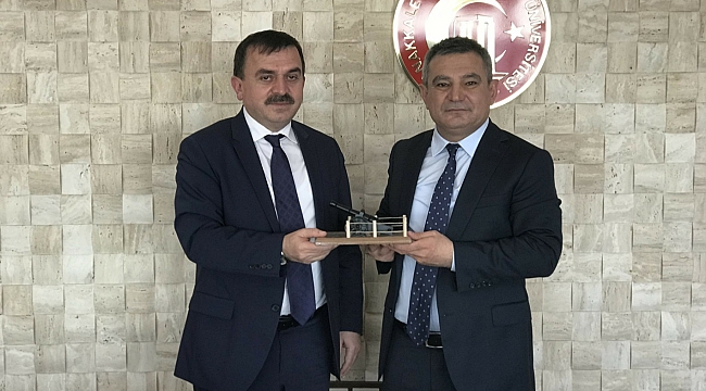 İL MİLLİ EĞİTİM MÜDÜRÜ OSMAN ÖZKAN ÇANAKKALE ONSEKİZ MART ÜNİVERSİTESİ REKTÖRÜ PROF. DR. YÜCEL ACER'İ ZİYARET ETTİ