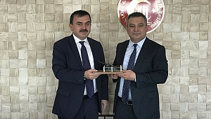 İL MİLLİ EĞİTİM MÜDÜRÜ OSMAN ÖZKAN ÇANAKKALE ONSEKİZ MART ÜNİVERSİTESİ REKTÖRÜ PROF. DR. YÜCEL ACER'İ ZİYARET ETTİ