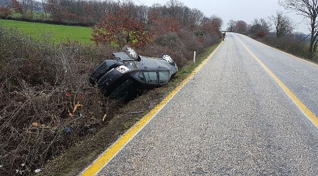 Otomobil takla atıp, yol kenarına uçtu