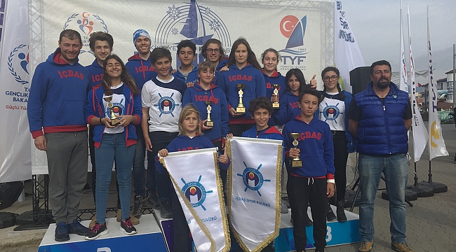 TYF Kış Kupası'nda İÇDAŞ Spor 5 kupa kaldırdı