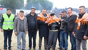  Umurbey deve güreşleri nefes kesti