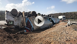 Virajı alamayan tır devrildi: 1 yaralı