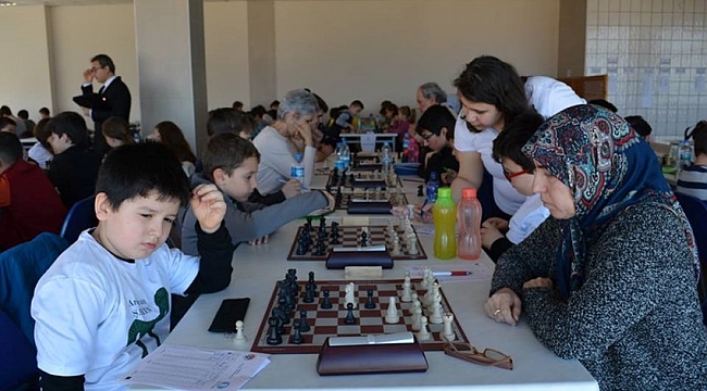 18 Mart Zafer Kupası Satranç Turnuvasında Belediyespor'a 2 Kupa
