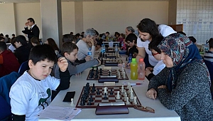 18 Mart Zafer Kupası Satranç Turnuvasında Belediyespor'a 2 Kupa