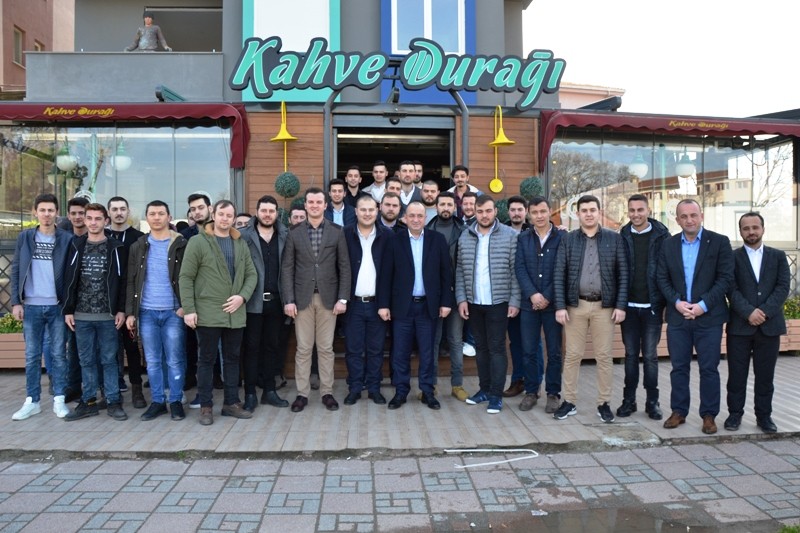 AK Partili Gider, gençlerle bir araya geldi