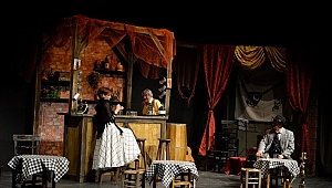 Ankara Sanat Tiyatrosu Çanakkale'de Sahne Aldı