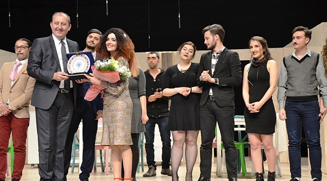 'Ayrı Tel' oyunu Biga´da sahnelendi