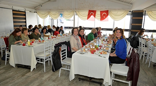Başkan Gökhan, Çanakkale Belediyesinin Kadın Personeli İle Kahvaltıda Buluştu
