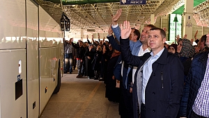 BAŞKAN KUZU UMRE YOLCULARINI UĞURLADI