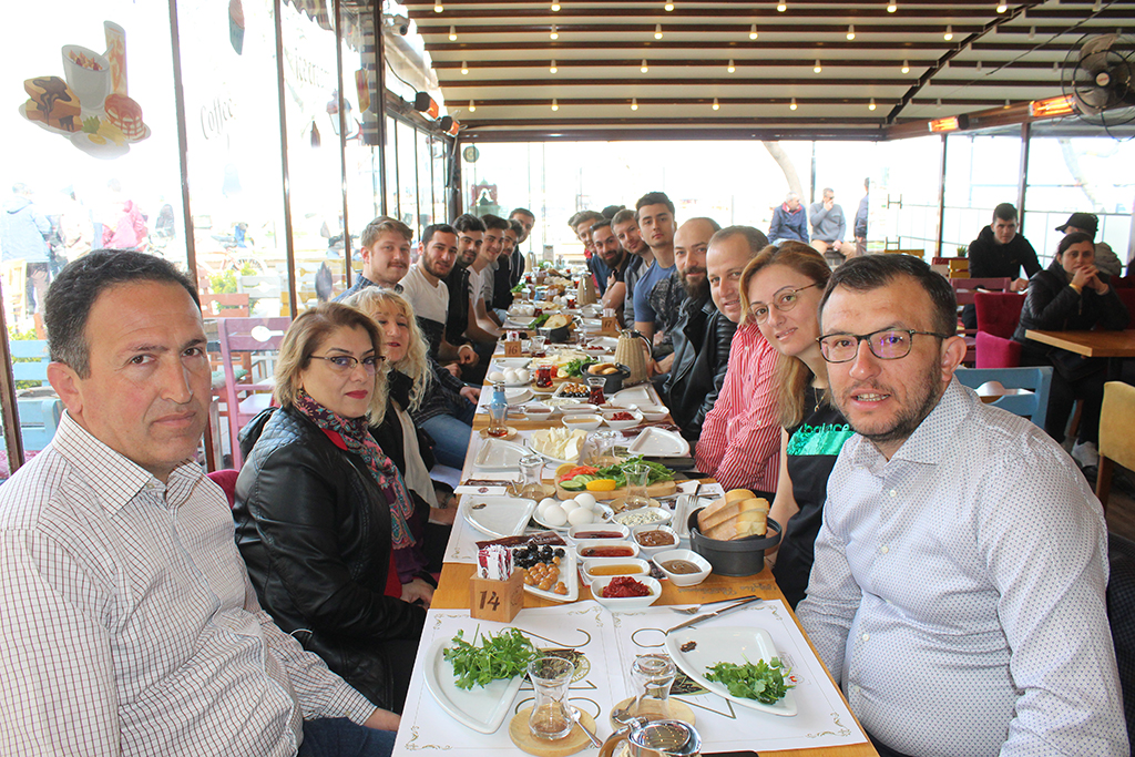 Başkan Yavaş'tan Umurbey Belediyespor'a moral kahvaltısı