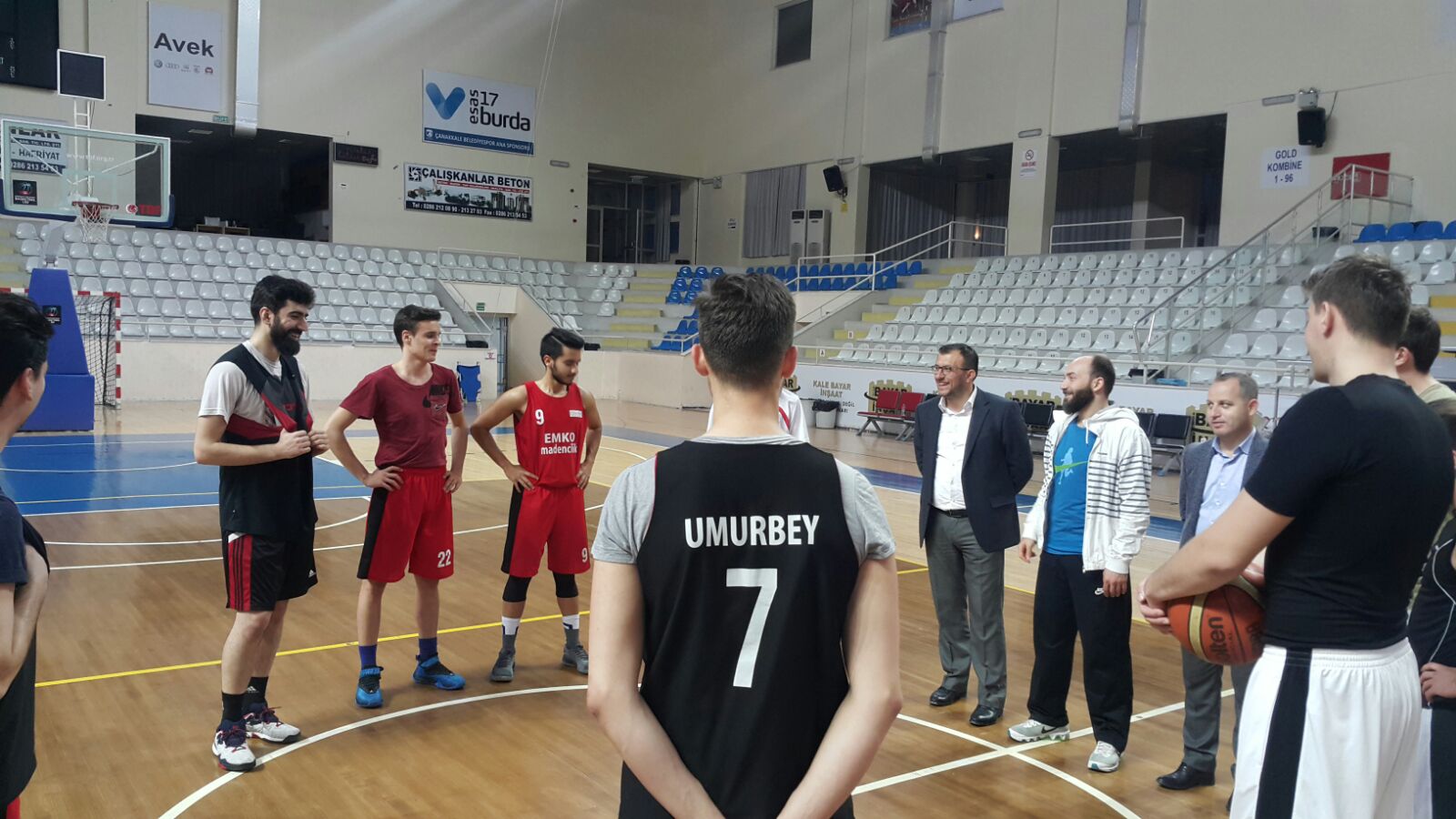 Başkan Yavaş'tan Umurbey Belediyespor antrenmanına ziyaret