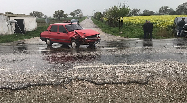 Bayramiç-Ezine yolunda Kaza: 2 Yaralı