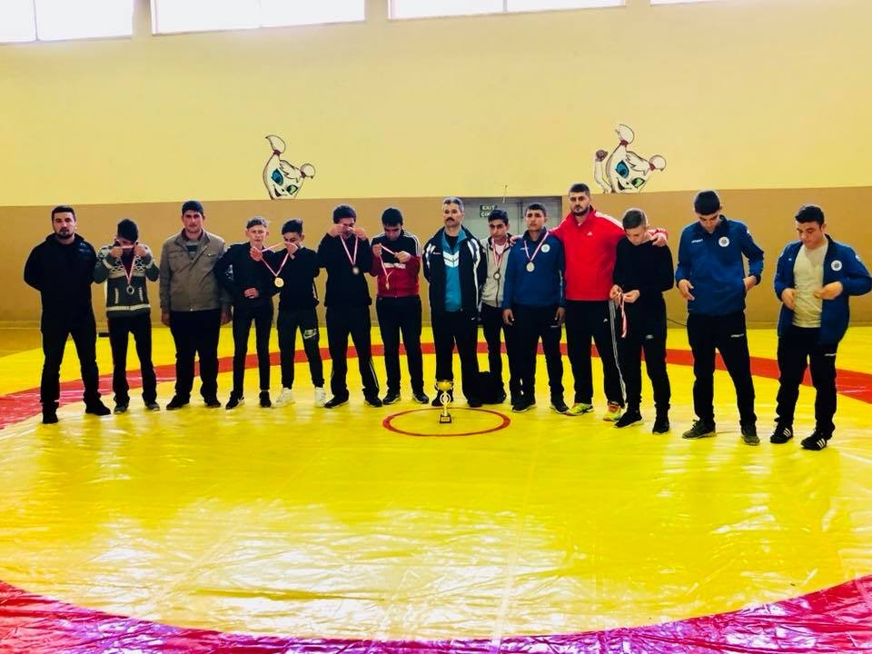 Biga Belediyesi Güreş Takımı il şampiyonu oldu