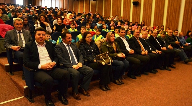 Biga'da İstiklal Marşı Okuma Yarışması