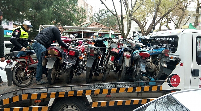 Biga'da Tescilsiz Motosikletler Toplanıyor