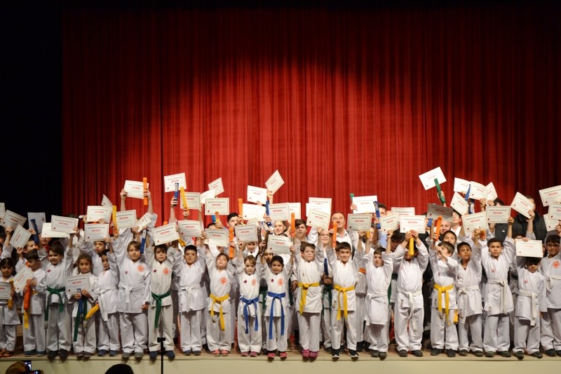 Biga Karate Gençlik Spor Kulübü karatecileri kemer yükseltti