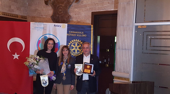 Çanakkale Rotary Kulübünden Çanakkale Belediyespor Voleybol Takımı'na Toplum Hizmet Ödülü