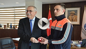 İnsanlık Ölmemiş Dedirten İşçiye Ödül