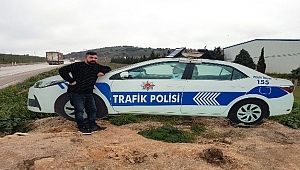 Maketi gerçek sandı, ceza yememek için 1,5 saat bekledi