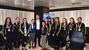 MARMARA ŞAMPİYONLARI SEVİNÇLERİNİ BAŞKAN KUZU İLE PAYLAŞTI