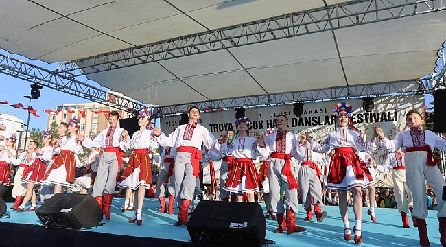 1.Uluslararası Troya Çocuk Halk Dansları Festivalinde Büyük Coşku