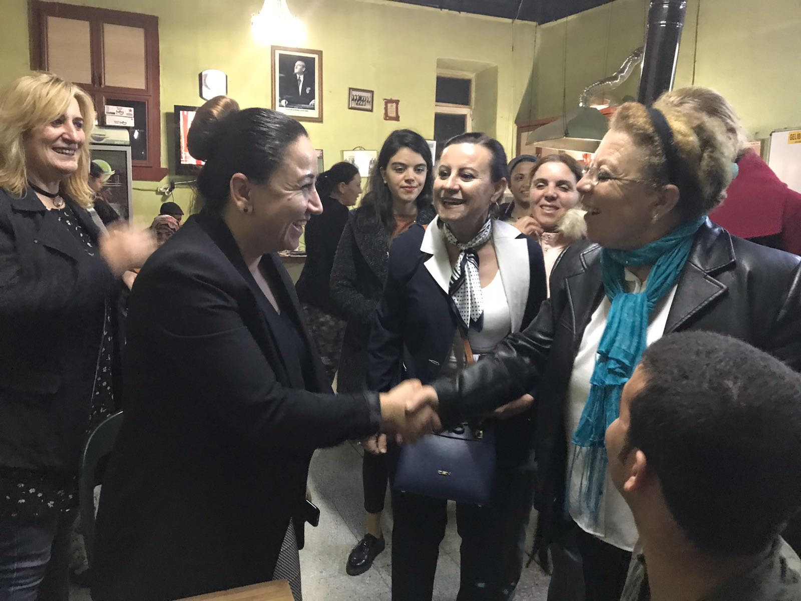 AK Parti Kadın Kolları Başkanı Gülsüm ÜSTÜN, Gelibolulu Kadınlara TKDK Desteklemeleri hakkında eğitim verdi.