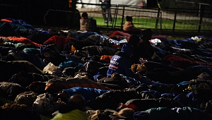 Anzaklar Uyku Tulumlarının İçerisinde Ayini Bekledi